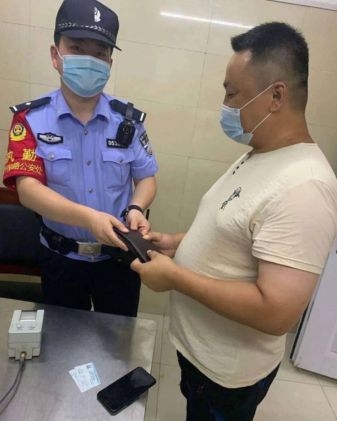 代发论文被骗能报案吗_梦见看到妈妈钱包被偷_tp钱包被骗能看到id吗
